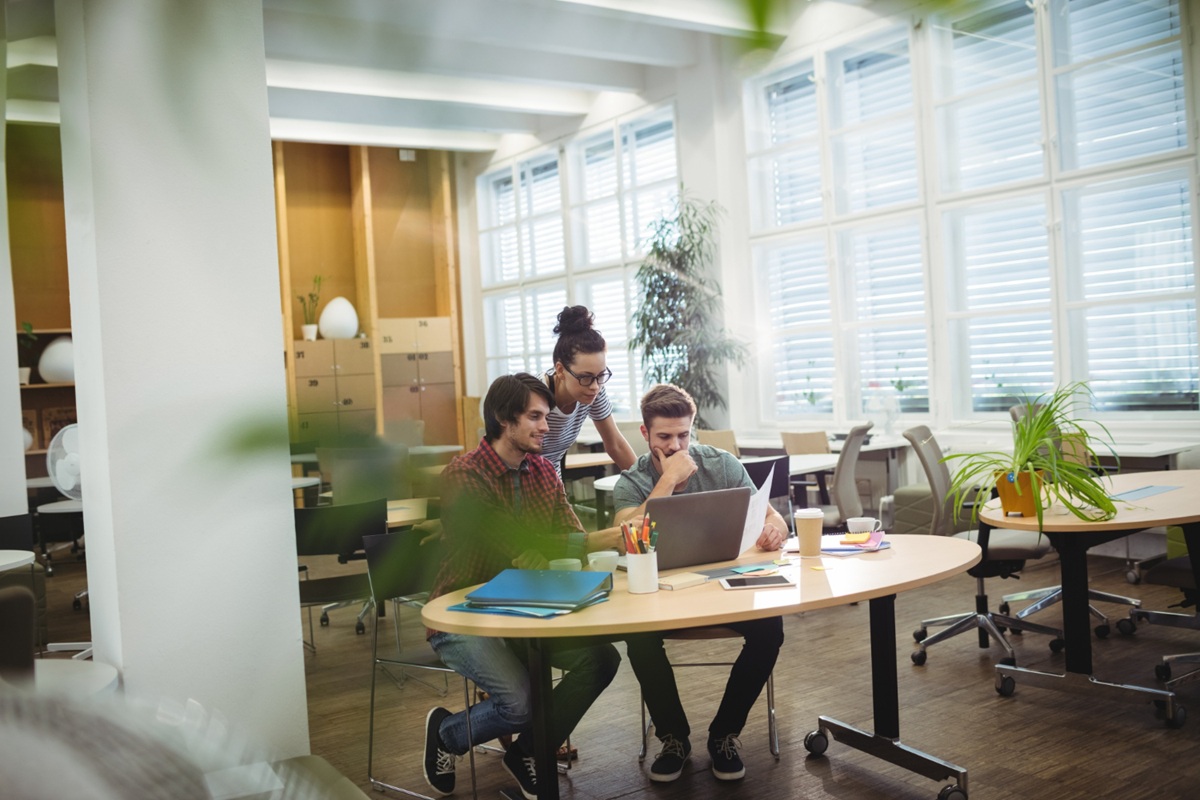 Ambientes saudáveis de trabalho aumentam em até 17% a produtividade e em 21% o engajamento dos funcionários (Harvard Business Review, 2015).