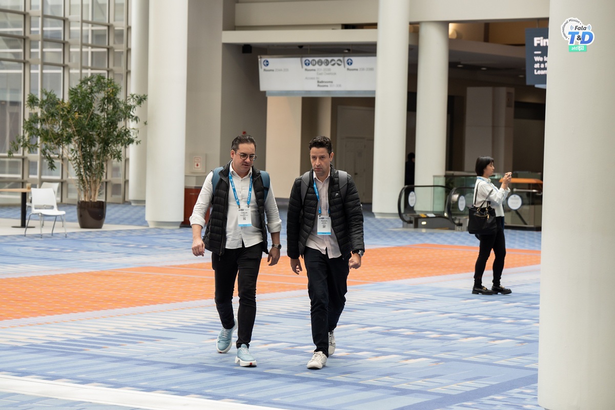 Carlos Cruz, CEO da Bravend e Marcel Molina, líder de treinadores, acompanham a delegação Brasileira na ATD 25
