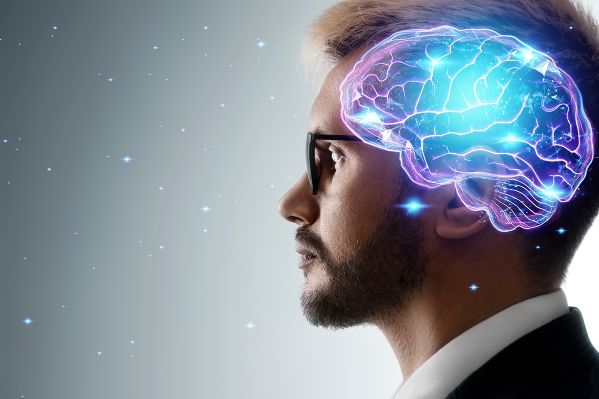 Estimuladores cerebrais, como técnicas de aprendizado ativo e pausas estratégicas, aumentam a retenção de informações em até 20% durante treinamentos online. Fonte Mayer, R. E. (2020).