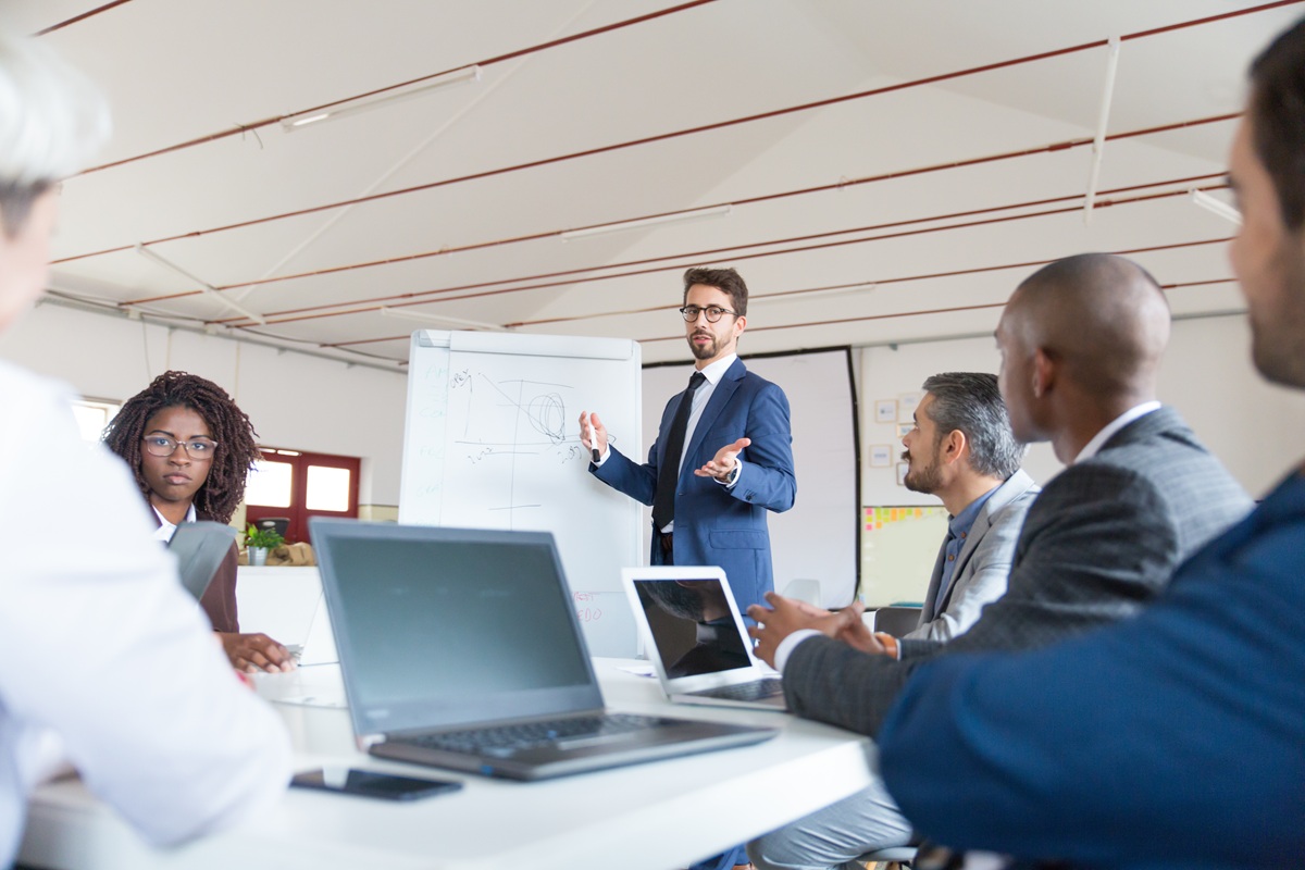 O relatório State of The Industry da ATD, aponta que as organizações mantiveram o treinamento prático em IA.