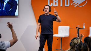 Carlos Cruz, CEO e fundador da Bravend, apresentoui no CBTD o conceito de Líderes Orquestradores